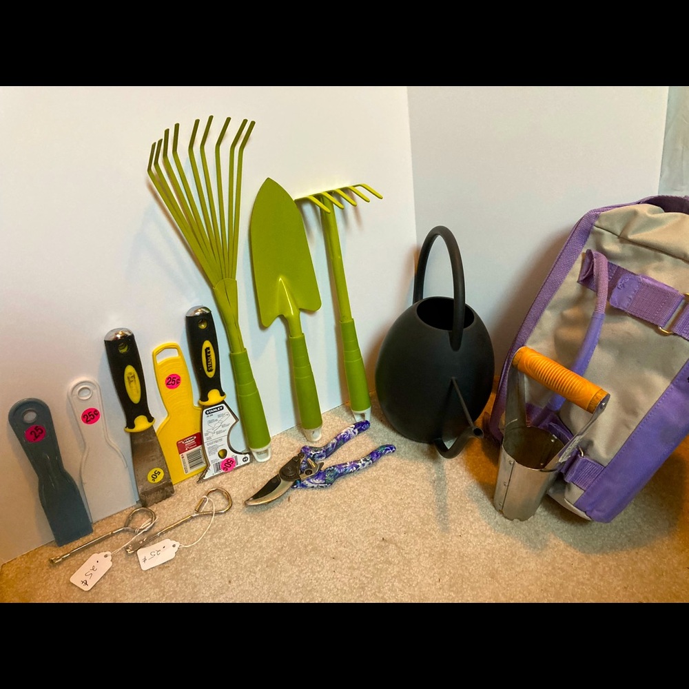 ITEM NO. 19: Garden and painting supplies.